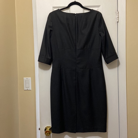 FEMME CARRIERE - Sandra Angellozzi designed classic grey dress - Picture 2 of 3